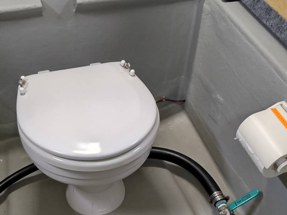 佐世保 フィッシングガイド 遊漁船HAL 電動トイレ完備